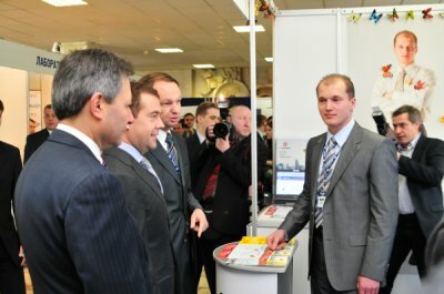Встреча Дмитрия Медведева и Сергея Рыжикова на РИФ-2008 Встреча президента РФ Дмитрия Медведева и генерального директора компании «1С-Битрикс» Сергея Рыжикова на РИФ-2008